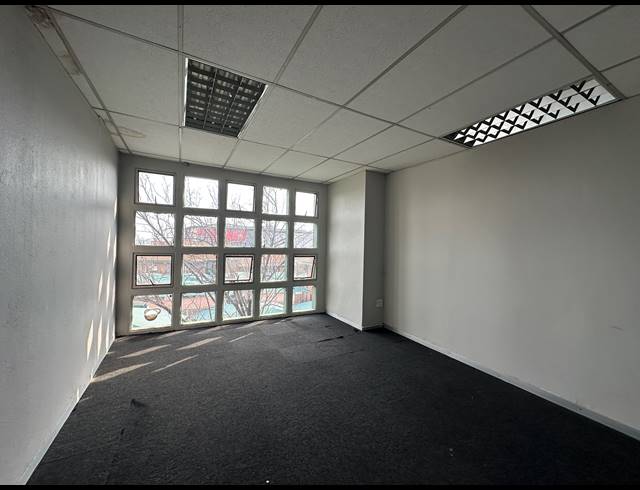 130M² OFFICE TO LET IN HIGHVELD BUSINESS PARK